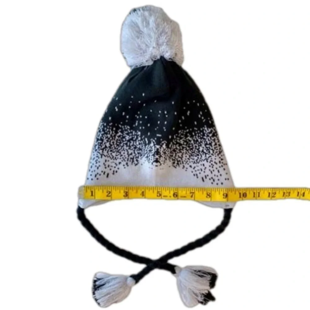 UNDER ARMOUR Tassel Beanie Black Mod Gray Youth One Size NWT